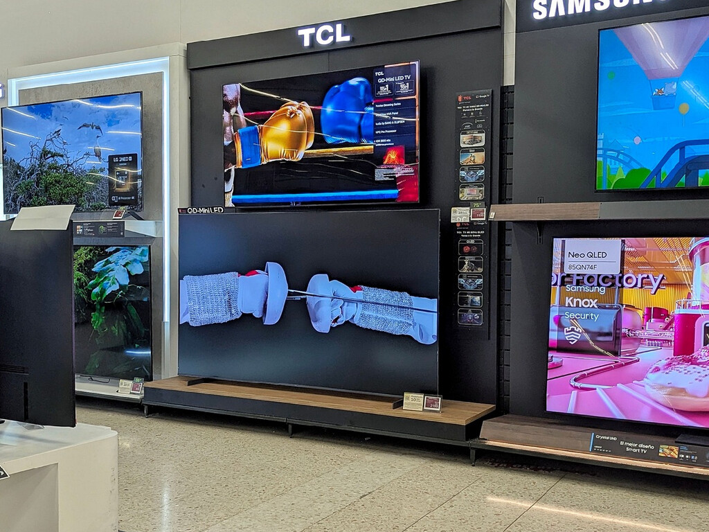 Una tele MiniLED de 85 pulgadas con Google TV a precio de outlet en Carrefour: además te llevas el IVA en un cupón