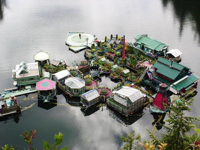 Este matrimonio construyó su propia isla y llevan un cuarto de siglo viviendo en ella