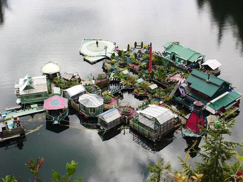 Este matrimonio construyó su propia isla y llevan un cuarto de siglo viviendo en ella