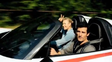 Mark Webber le da un aventón a Maria Sharapova en un Porsche 918 Spyder 