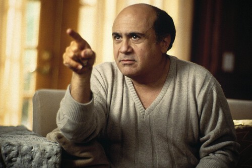 El Ultimo Largometraje Dirigido Por Danny Devito Es El Santo Grial De Su Carrera Una Pelicula De Terror Que Nadie Ha Visto Porque Lleva Mas De Una Decada Guardada En Un Cajon