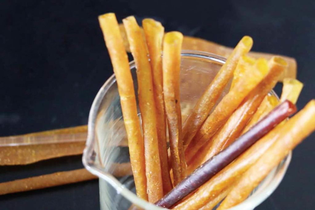 Alumnas mexicanas inventan popotes de mango y nopal que ayudarán a combatir la contaminación