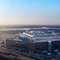 Tesla necesita abaratar sus coches eléctricos con urgencia. Y su plan pasa por producir baterías en Alemania 