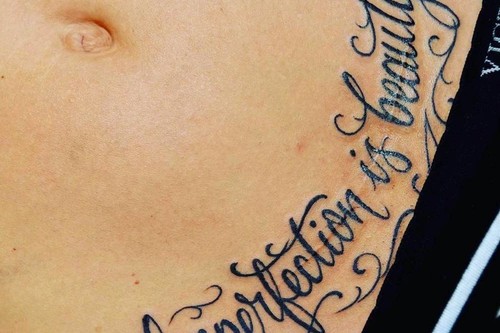 Tatuajes sobre la cicatriz de la cesárea: 17 ideas por si lo estás considerando