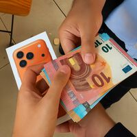 El "timo del sobre" en Barcelona con el que estos ladrones quisieron llevarse un iPhone 17 Pro Max por la cara