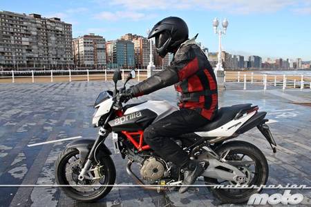 Aprilia Shiver 750, prueba (conducción en ciudad y carretera)