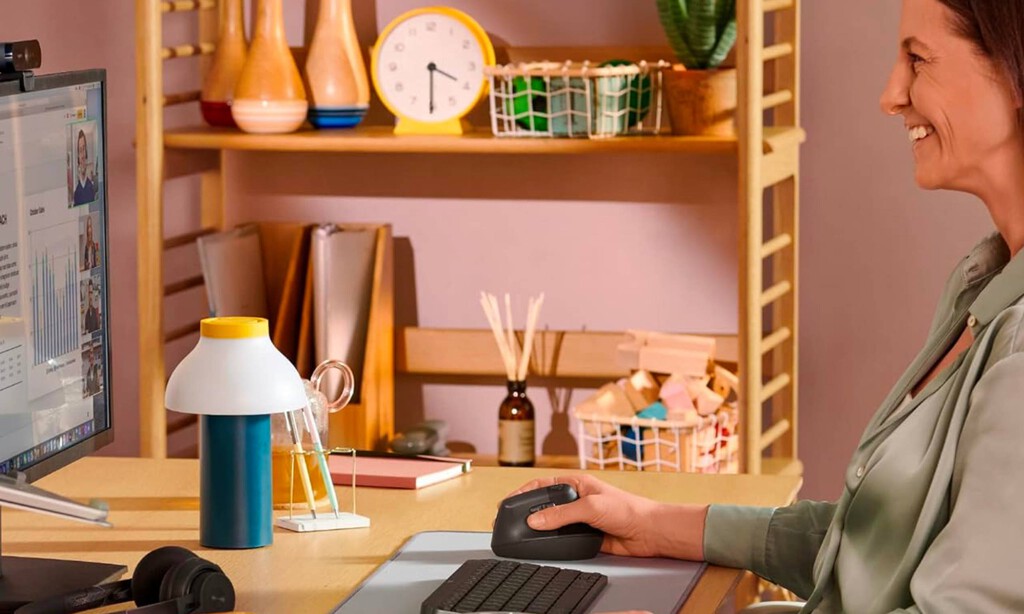 Este es el ratón vertical con el que evitarás los dolores de muñeca al estar trabajando tanto tiempo frente al ordenador 