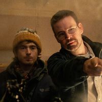 "Parece un tío complicado": Zach Cregger cuenta la grotesca y divertidísima reunión donde conoció a Austin Abrams, el actor de 'Resident Evil'