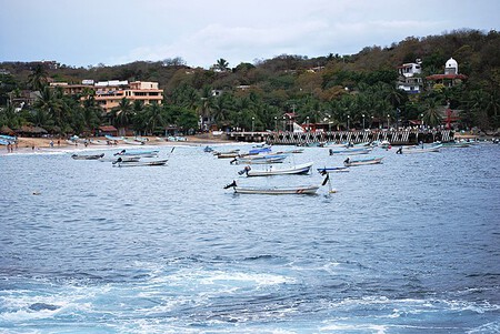 Descubre Puerto Ángel, un sitio hermoso con aguas cristalinas, playas de arena blanca y comida regional con mariscos