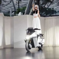 Parece cinema: fabricante chinesa cria moto elétrica que se equilibra sozinha e não tomba 
