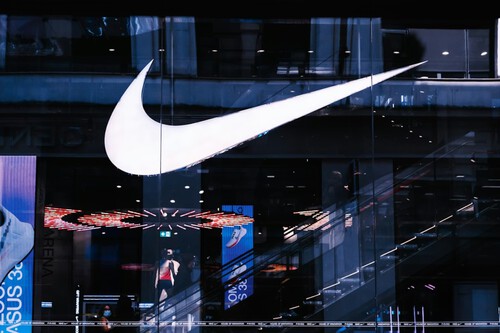 El outlet de Nike comienza a agotar todo su stock de zapatillas, sudaderas, chanclas y más casi a mitad de precio 