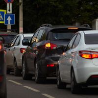 Las empresas encontraron oficinas baratas en la periferia. Sus empleados encontraron otra cosa: ellos lo están pagando en gasolina