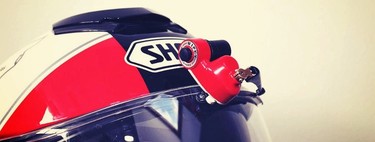 Esta empresa quiere venderte un limpiaparabrisas para el casco de tu moto, y es totalmente innecesario