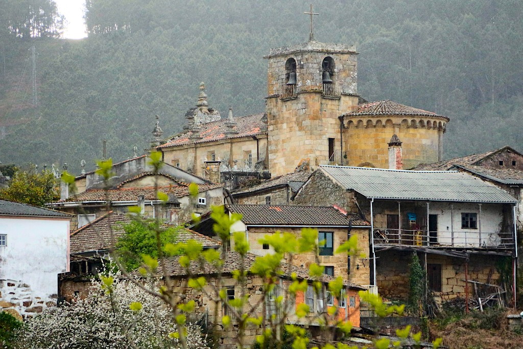 En Galicia hay casas de piedra por 10.000 euros y pueblos que ofrecen exenciones fiscales. Pero no buscan compradores, sino emprendedores