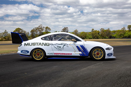 v8 supercar mustang