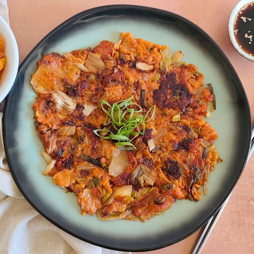 Tortitas de kimchi, la receta coreana fácil para aprovechar el kimchi que tienes en la nevera 