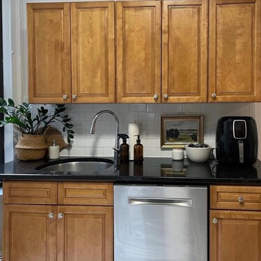 Cómo transformar una cocina triste y aburrida de una casa de alquiler por solo 250 euros: el cambio es espectacular 