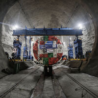 Una enorme máquina española está cavando bajo el río Támesis. Su misión: abrir un túnel que salve al Reino Unido de un gran apagón 