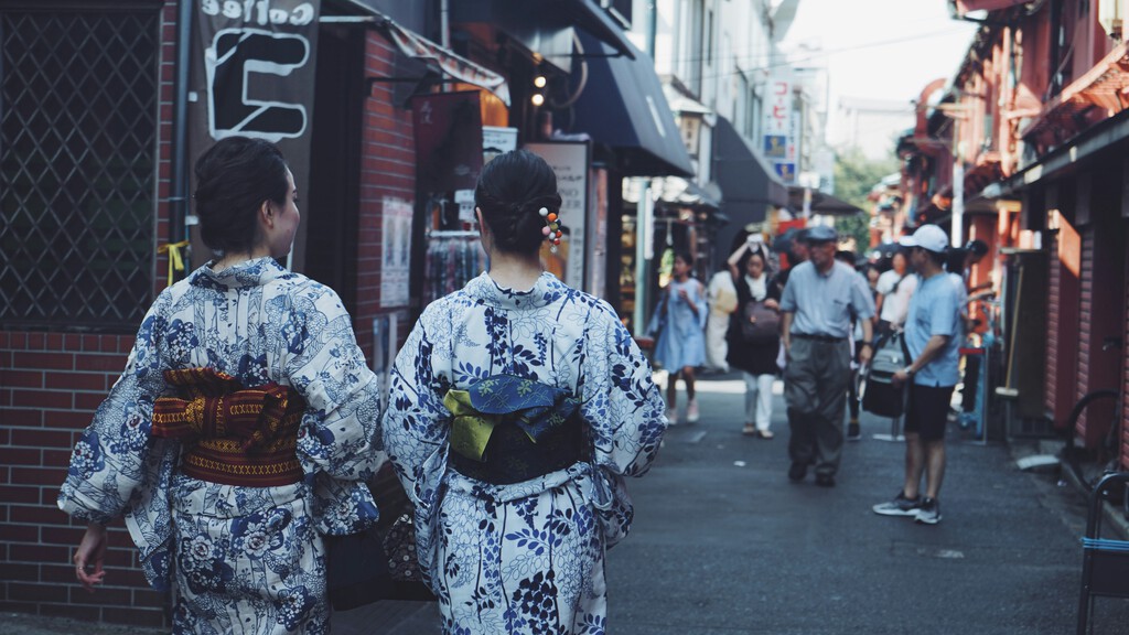 En plena crisis de natalidad, una idea distópica se ha abierto paso en Japón: prohibir que las mujeres de más de 25 años se casen 