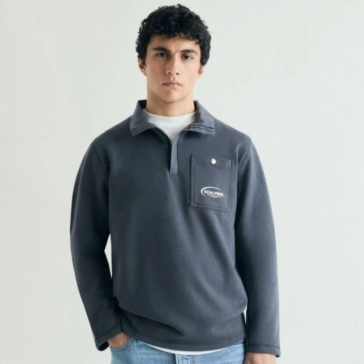 Sudadera sin capucha de hombre con cuello polo y logo trasero Navy Scalpers

