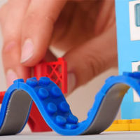 Cinta adhesiva compatible con LEGO para llevar a otro nivel los juegos de construcción 