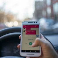 Pese a las nuevas multas, un 45% de los conductores de esta encuesta admite que usa el móvil al volante