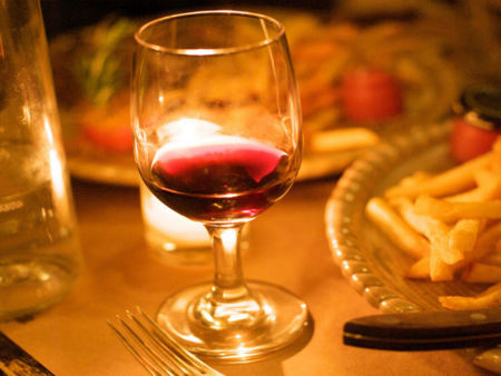 ¿Qué cantidad de alcohol por día beneficia la salud?