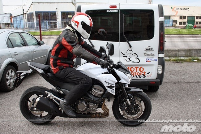 Kawasaki Z800e Prueba Conducción En Ciudad Y Carretera
