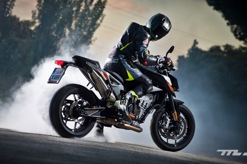 Probamos la KTM 790 Duke: 105 CV de frenesí bicilíndrico y una electrónica sin competencia