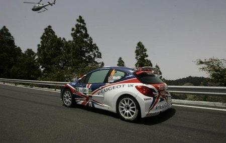 Kris Meeke pincha y pierde el liderato del rally