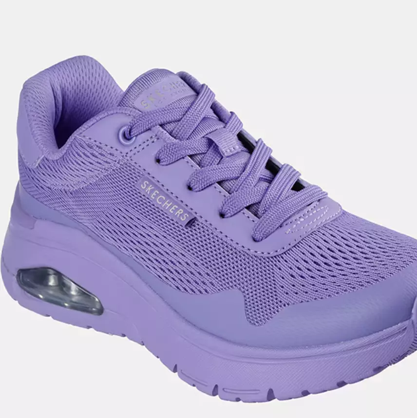 Deportivos de mujer con cámara de aire

