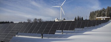 En 2024 vamos a pagar más por la luz, y eso que las renovables están imparables: suponen más de la mitad de la electricidad generada