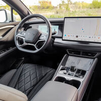 Una de las incógnitas del coche autónomo es quién se hace responsable en caso de accidente. Mientras Tesla mira a otro lado, BYD tiene una solución