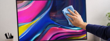 Nunca uses limpiacristales para tu monitor si no quieres acabar con la capa antirreflejos. La solución es mucho más fácil