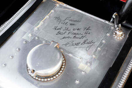 Firma de Carroll Shelby en Ferrari 410 Sport Spider