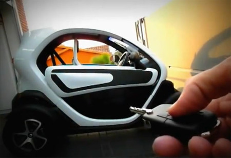 Sistema de apertura con mando para el Renault Twizy