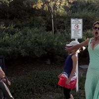 Cuatro razones por las que las mujeres no deberían jamás dar el pecho en público