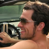 Desnudo al volante: ¿derecho individual o motivo de arresto?