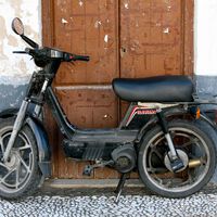 Lo de vender una moto a piezas se va a acabar. Europa quiere obligarte a achatarrar tu moto vieja