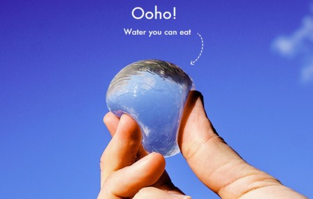 Un envase de agua comestible ¿Sustituirá a las botellas de plástico?