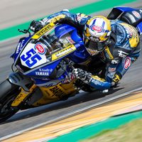Andrea Locatelli gana su sexta carrera consecutiva y encarrila el mundial de Supersport