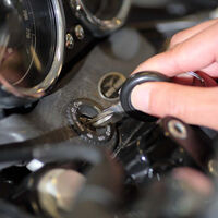 Cuesta céntimos, y es el truco japonés que tienes en casa para que la llave de la moto te funcione como el primer día 