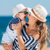 13 artículos que te harán más fácil las primeras vacaciones con tu bebé 