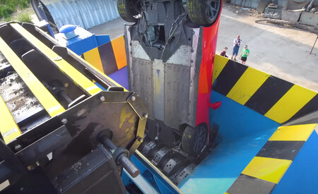 Mr Beast destroza un Lamborghini Gallardo en una trituradora