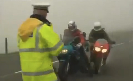 Hola, soy policía y os voy a enseñar cómo provocar un accidente