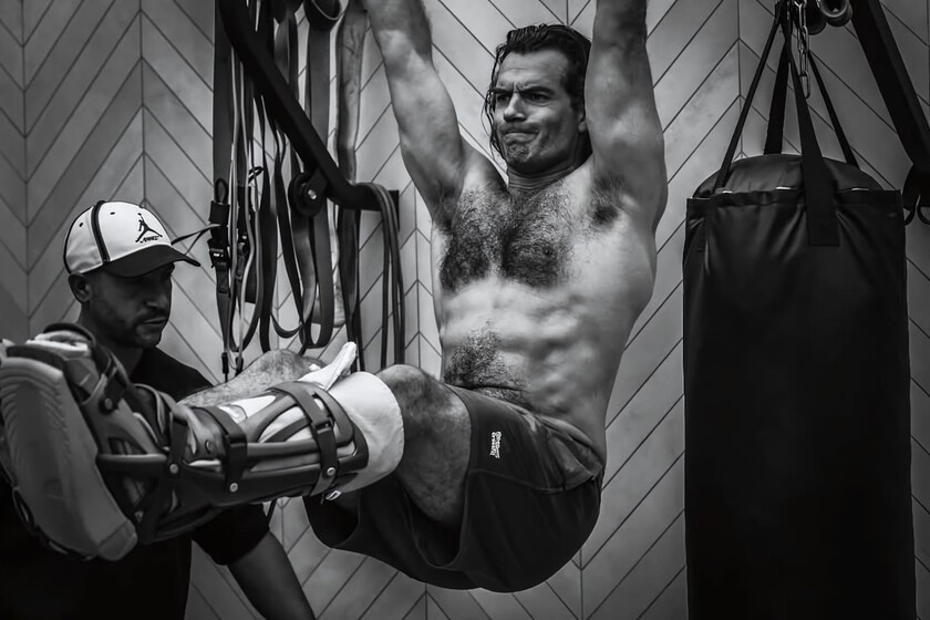 Henry Cavill esculpe sus músculos y, sin quererlo, te recomienda jugar a uno de los mejores RPG jamás hechos