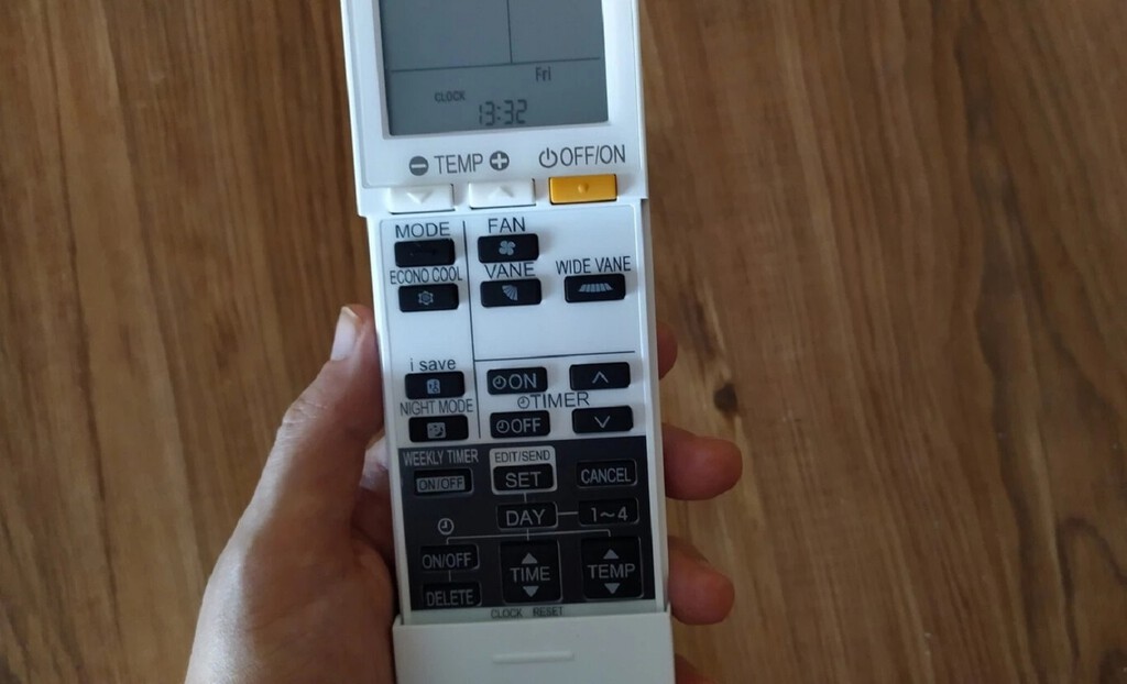 Los frioleros de la casa tenían razón: ponemos el aire acondicionado demasiado frío y esto nos hace gastar más luz, según Daikin 