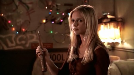 Después de 20 años Buffy Cazavampiros sigue muy viva, y estas 7 camisetas así lo demuestran