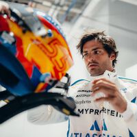 "Con un neumático usado y un coche dañado". Carlos Sainz explota contra Williams tras la mejor carrera del año