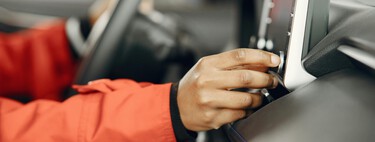 Abaixar o volume da música ao estacionar é um sinal de alerta: você precisa de ajuda extra para se concentrar 